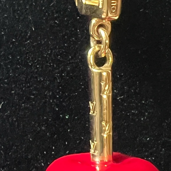 Louis Vuitton Caramel Apple Lacquer
Yellow Gold 18 Karat Pendant Charm❤️❤️ - Picture 9 of 13